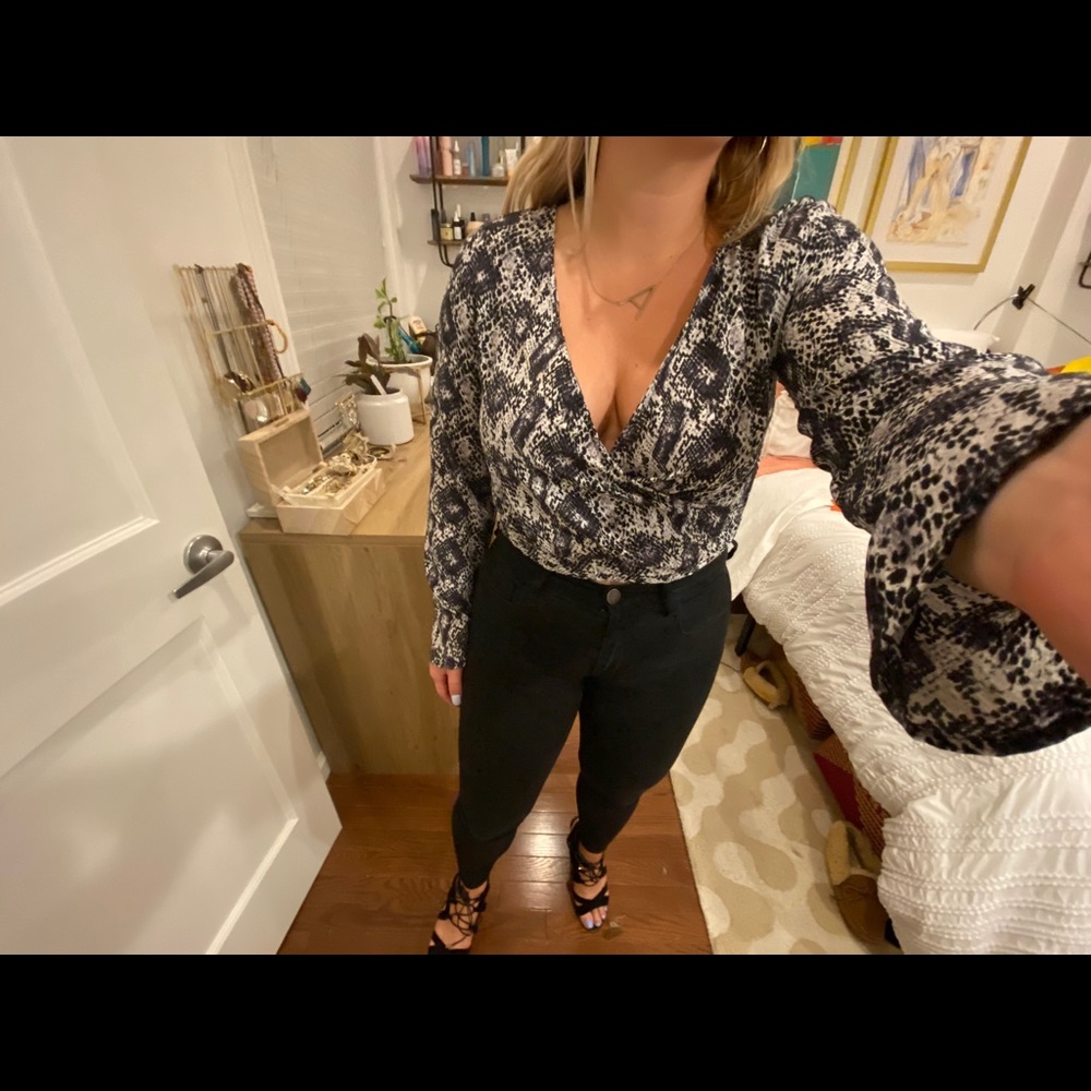 H&M blue snake-print long-sleeve wrap crop top